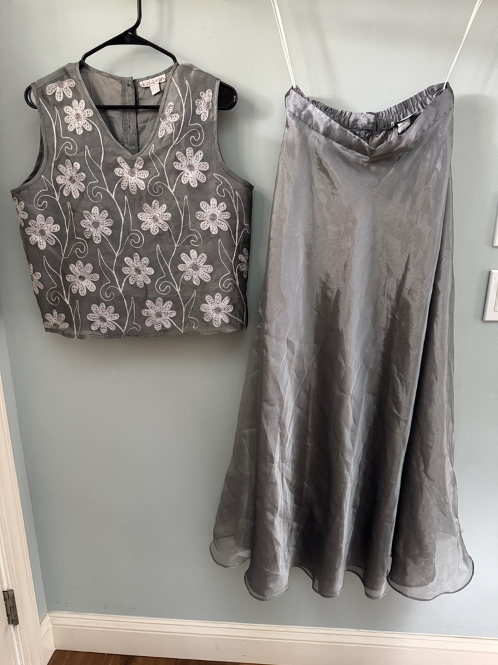 Vintage Elegant Gray Floral Embroidered Two-Piece Skirt Set